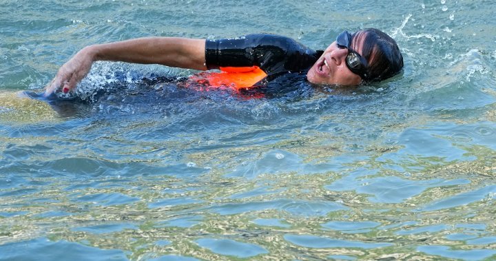 Paris’s Pledged Purity: A Mayor’s Dip in the Seine for Olympic Glory 🏊‍♀️