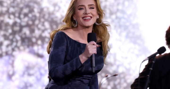 🌟🎤 Adele Hits Pause on Munich Concert to Showcase Women’s 100m Olympic Finale! 🏅🇫🇷